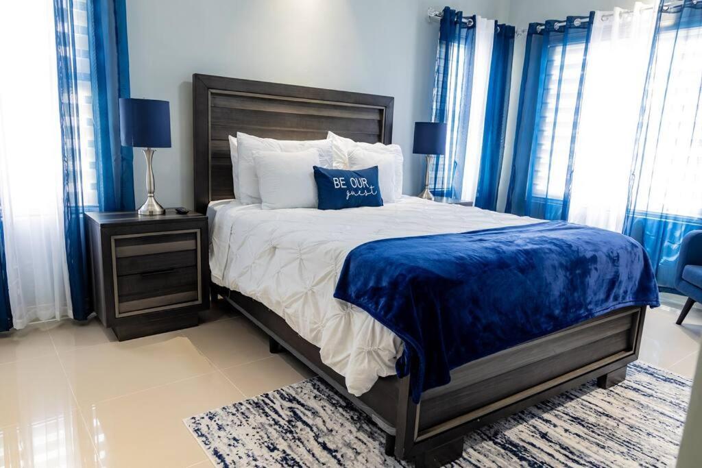 Pyramid Point Manor Villa Ocho Rios Dış mekan fotoğraf