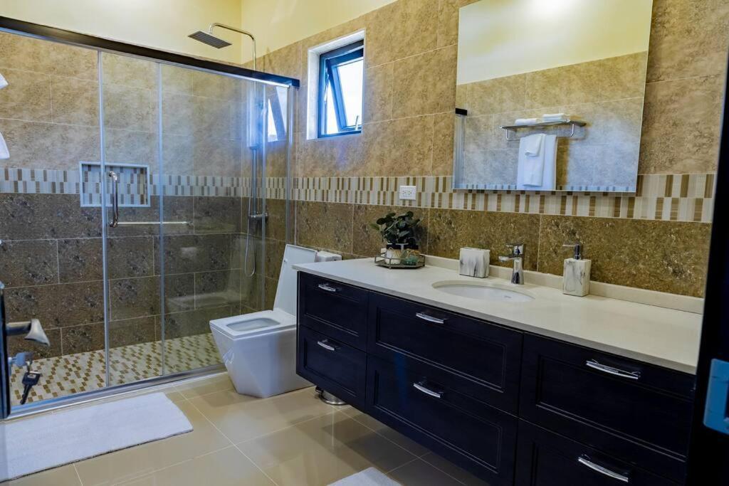 Pyramid Point Manor Villa Ocho Rios Dış mekan fotoğraf