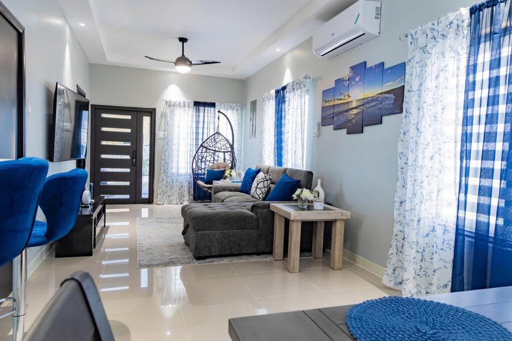 Pyramid Point Manor Villa Ocho Rios Dış mekan fotoğraf