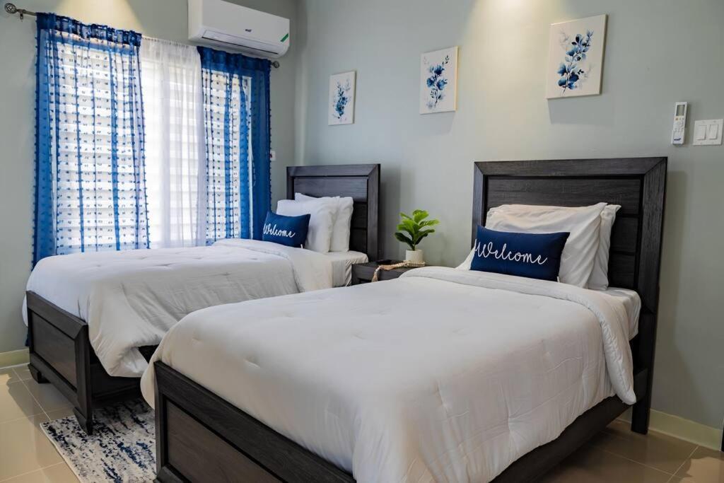 Pyramid Point Manor Villa Ocho Rios Dış mekan fotoğraf