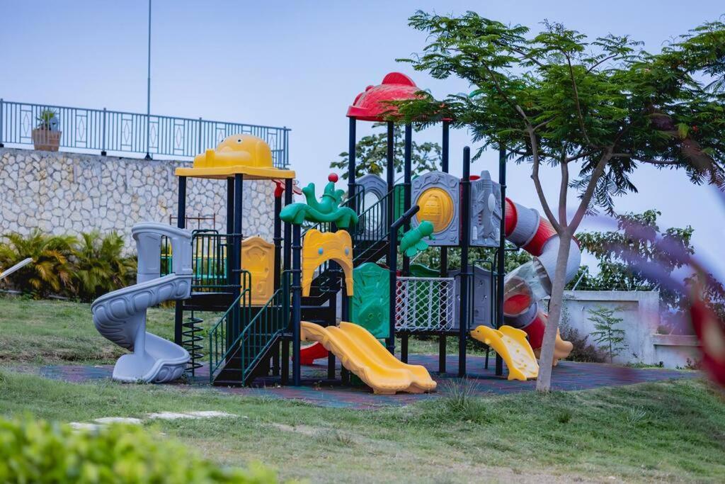 Pyramid Point Manor Villa Ocho Rios Dış mekan fotoğraf