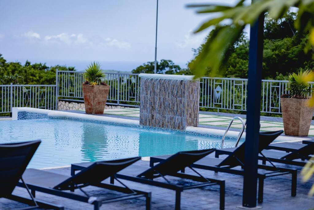 Pyramid Point Manor Villa Ocho Rios Dış mekan fotoğraf