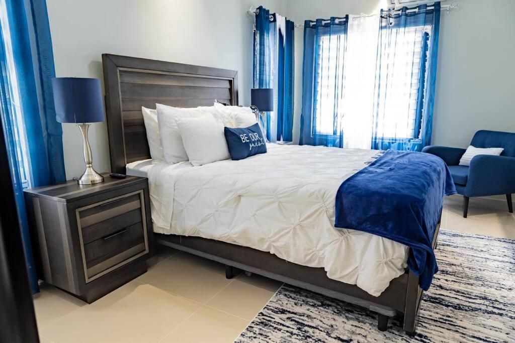 Pyramid Point Manor Villa Ocho Rios Dış mekan fotoğraf