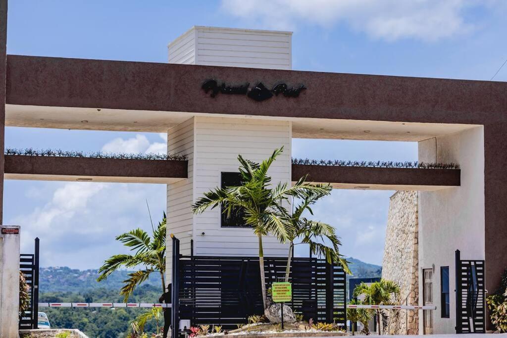 Pyramid Point Manor Villa Ocho Rios Dış mekan fotoğraf