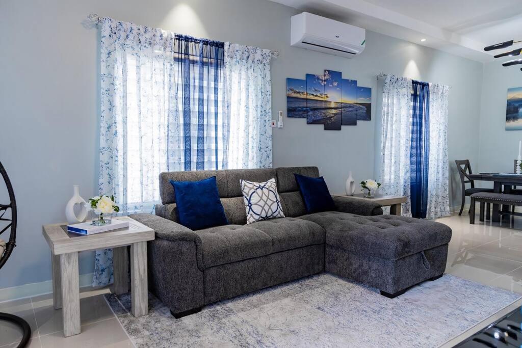 Pyramid Point Manor Villa Ocho Rios Dış mekan fotoğraf